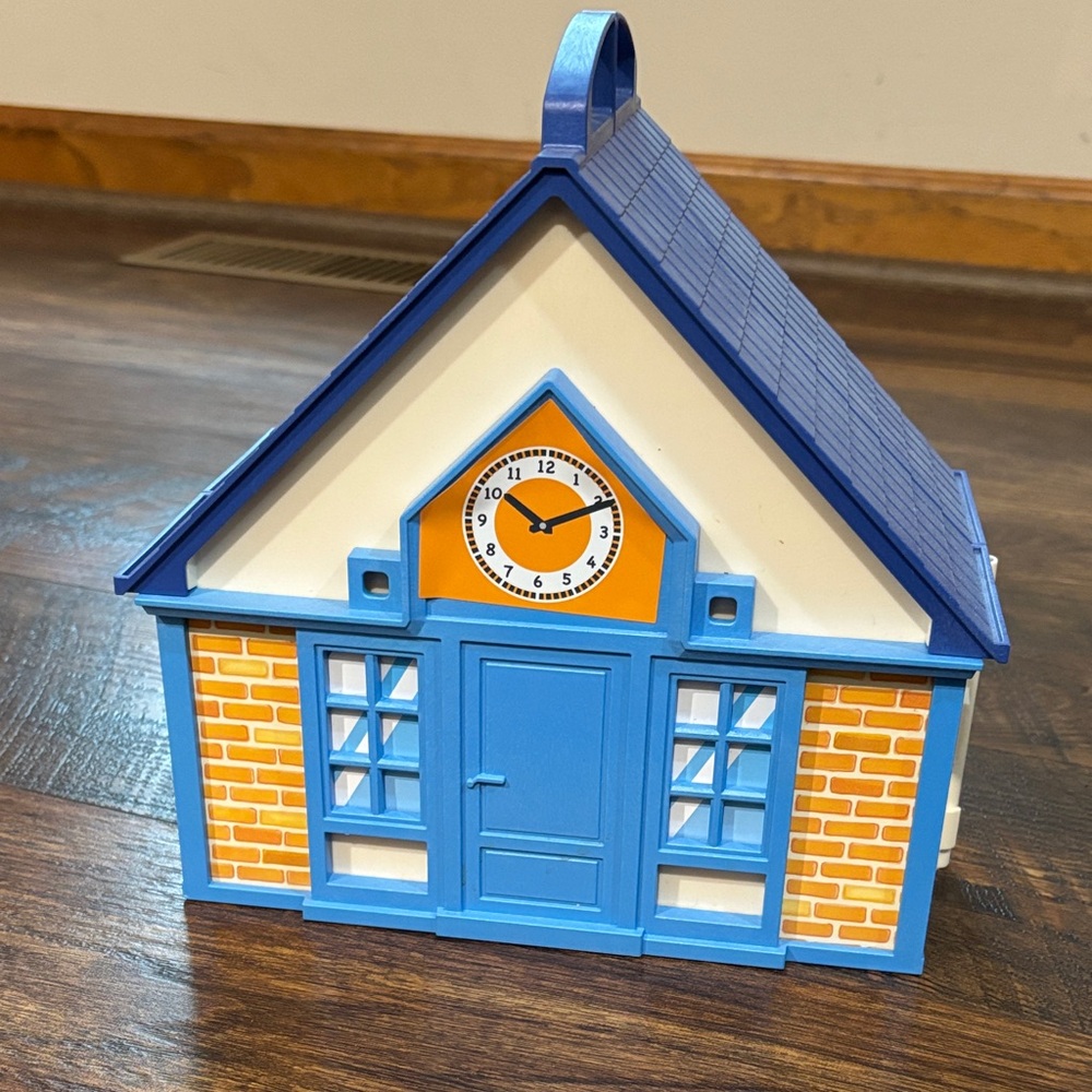 Play mobile school house
